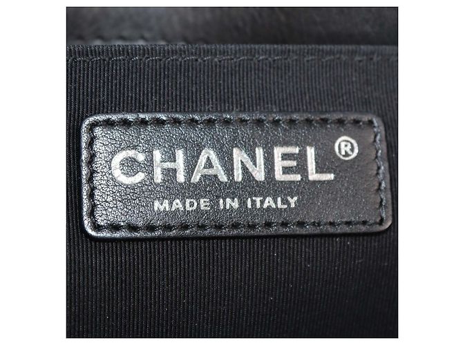 Chanel Boy Flap Bag Medium Reverso aus schwarzem Leder - Ansicht 5