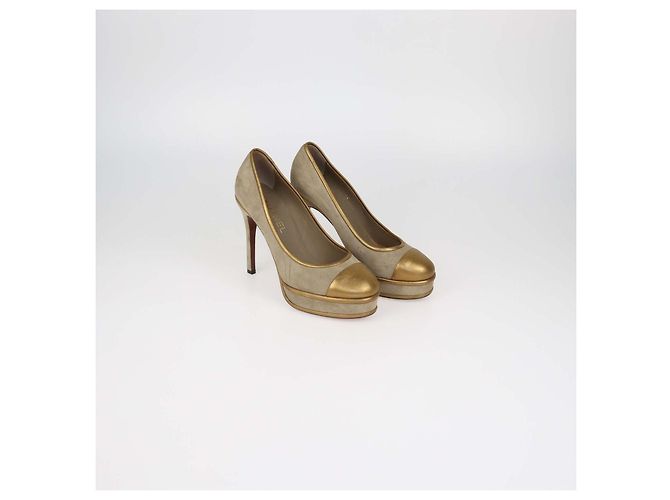 Décolleté platform con punta chiusa Chanel Beige, Gold in camoscio e pelle - vista 2