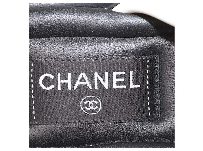 Sandali Chanel in pelle bianca matelassé con cinturini incrociati - vista 6