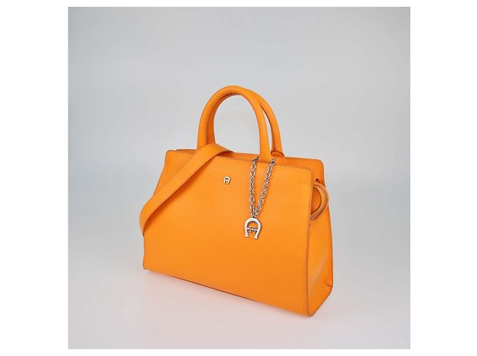 mala Tote Cybill Média em Couro Laranja Aigner - vista 2