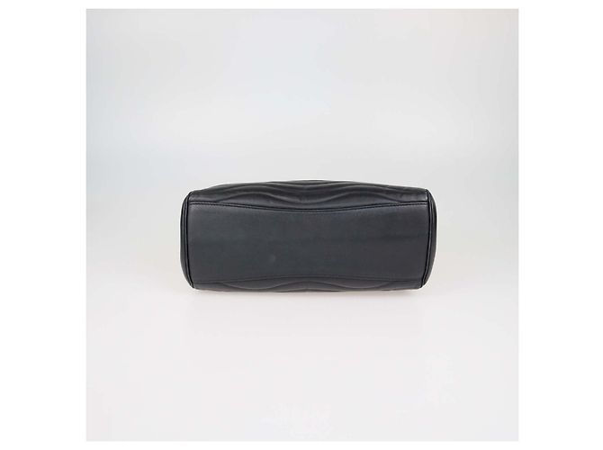mala Louis Vuitton New Wave em couro preto com corrente - vista 4