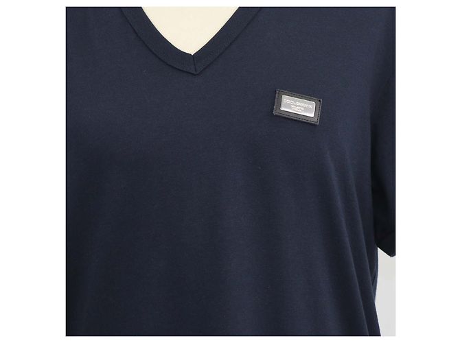 T-shirt Dolce & Gabbana in cotone blu navy con scollo a V e placca logo - vista 4
