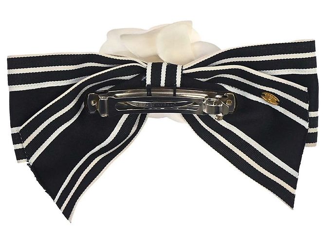 Chanel Camélia Haarspange aus Satin - Ansicht 2