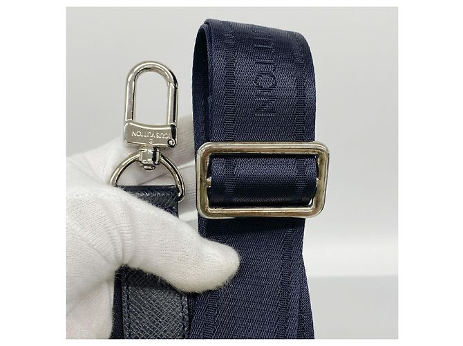 Borsa Louis Vuitton Taiga Vasili PM - vista 12