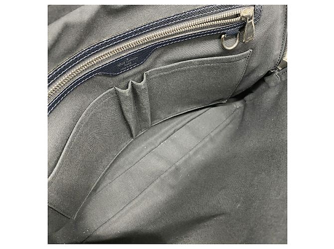 Borsa Louis Vuitton Taiga Vasili PM - vista 4