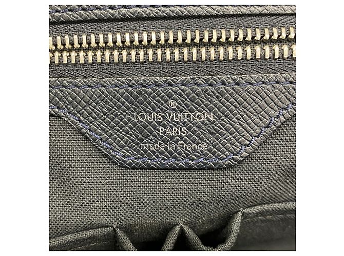 Borsa Louis Vuitton Taiga Vasili PM - vista 5