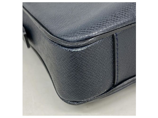 Borsa Louis Vuitton Taiga Vasili PM - vista 6