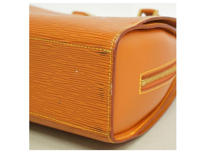Borsa Louis Vuitton Epi Pont Neuf in Gold Cipango - vista 6