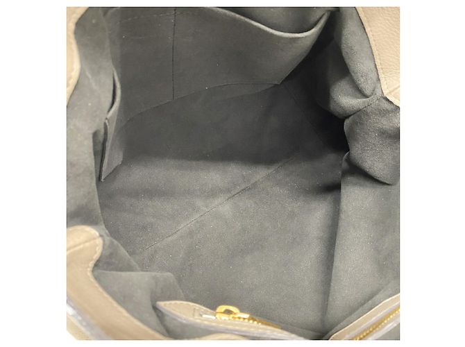 Bolso Louis Vuitton Mahina Seals PM - vista 4