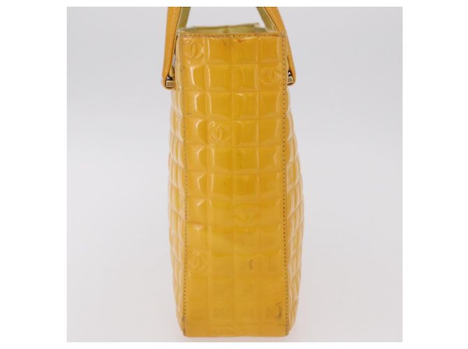 Chanel Chocolate Bar CC Quilted Patent North South - vista 3