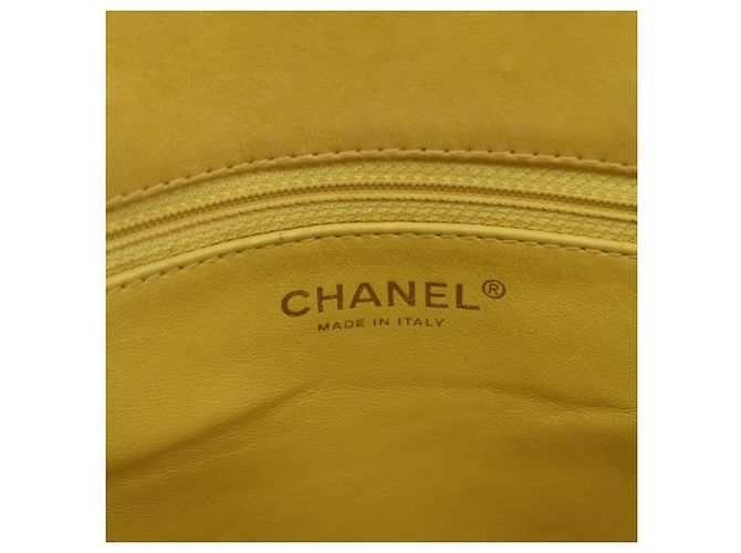 Chanel Chocolate Bar CC Quilted Patent North South - vista 6