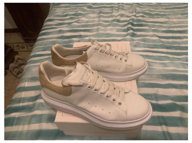 Alexander McQueen Sneakers en Cuir Blanc et Daim Beige - vue 10