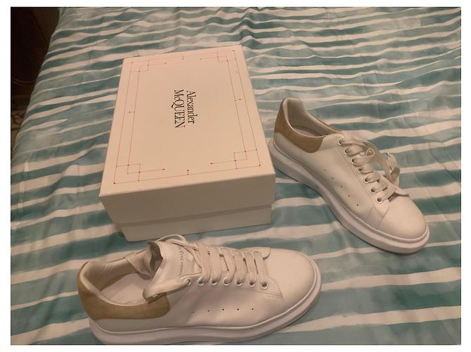 Alexander McQueen Sneakers en Cuir Blanc et Daim Beige - vue 3