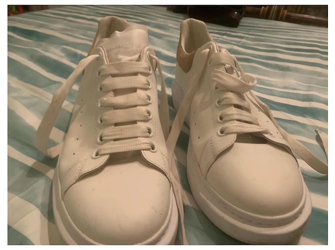 Alexander McQueen Sneakers en Cuir Blanc et Daim Beige - vue 5
