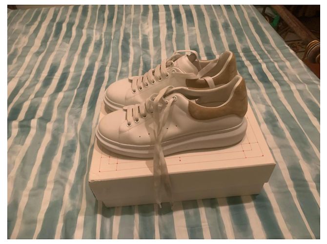 Alexander McQueen Sneakers en Cuir Blanc et Daim Beige - vue 8