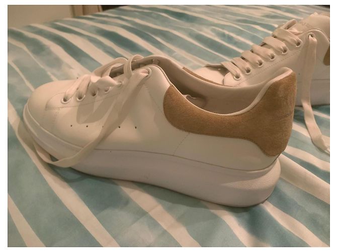 Alexander McQueen Sneakers en Cuir Blanc et Daim Beige - vue 9