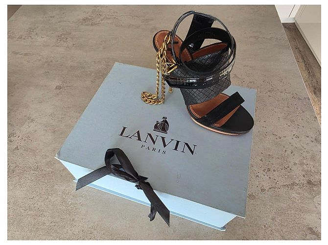 Sandali con tacco alto Lanvin in pelle nera e catena dorata - vista 2