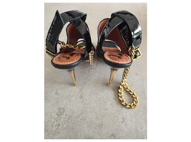 Sandali con tacco alto Lanvin in pelle nera e catena dorata - vista 5