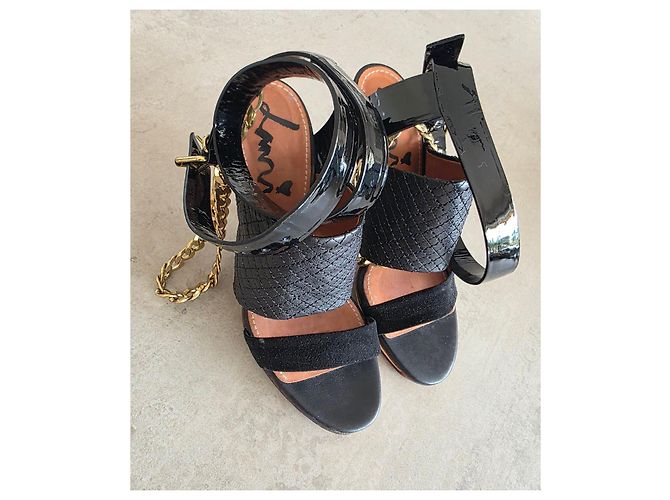 Sandali con tacco alto Lanvin in pelle nera e catena dorata - vista 6