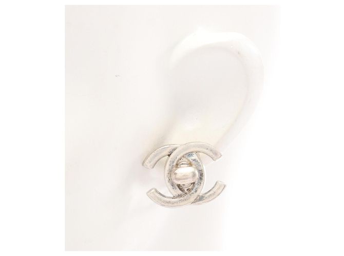 Orecchini a clip Chanel Coco Mark Turnlock Motif - vista 4