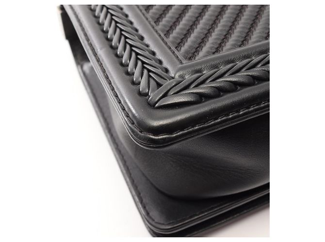 Chanel Boy Schultertasche aus schwarzem Leder - Ansicht 11