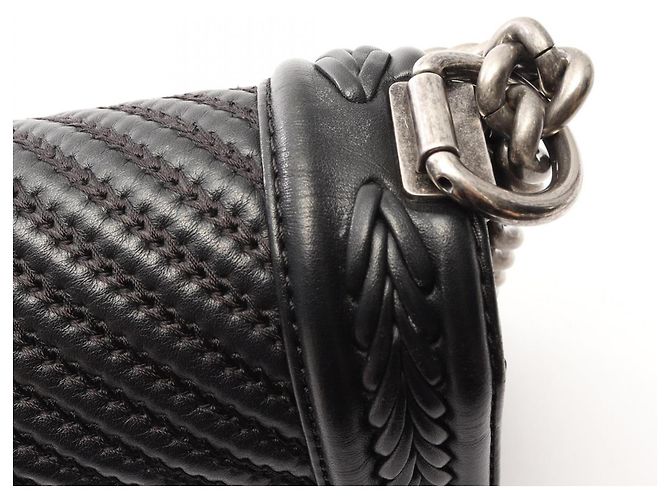 Chanel Boy Schultertasche aus schwarzem Leder - Ansicht 12