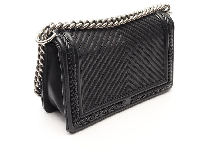 Chanel Boy Schultertasche aus schwarzem Leder - Ansicht 2