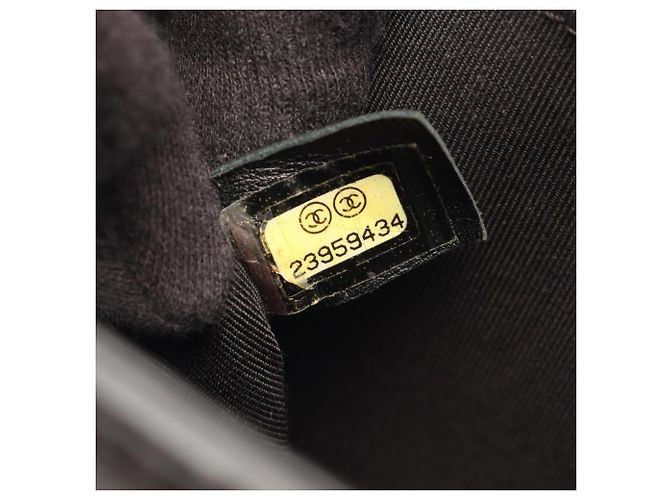 Chanel Boy Schultertasche aus schwarzem Leder - Ansicht 5