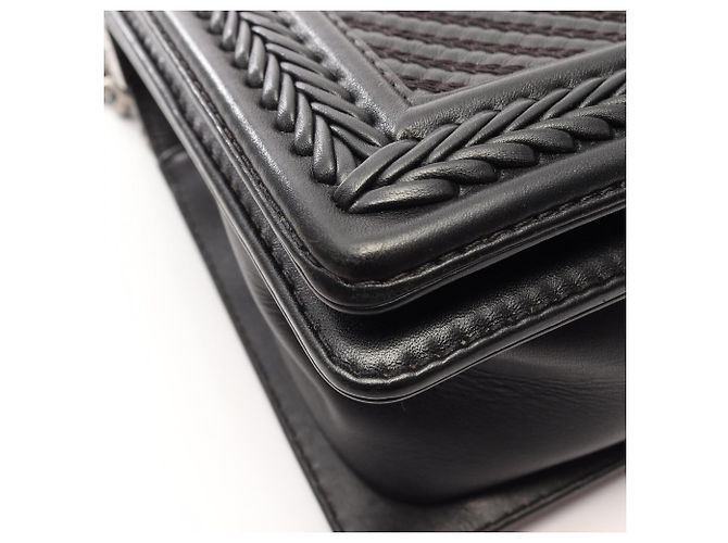 Chanel Boy Schultertasche aus schwarzem Leder - Ansicht 9