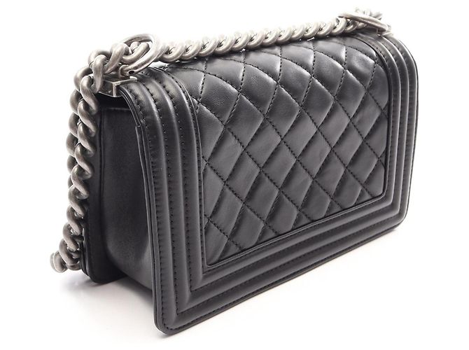 Chanel Boy Small Schultertasche aus schwarzem Lammleder - Ansicht 2