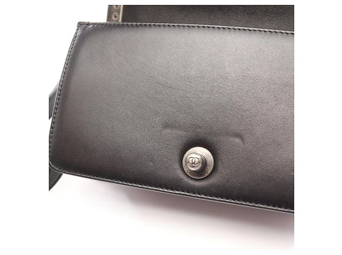 Chanel Boy Small Schultertasche aus schwarzem Lammleder - Ansicht 8