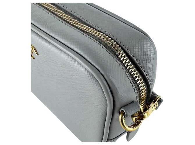 Sac à épaule Prada en cuir gris - vue 6