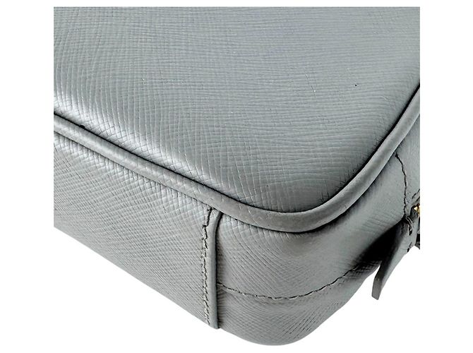 Sac à épaule Prada en cuir gris - vue 8