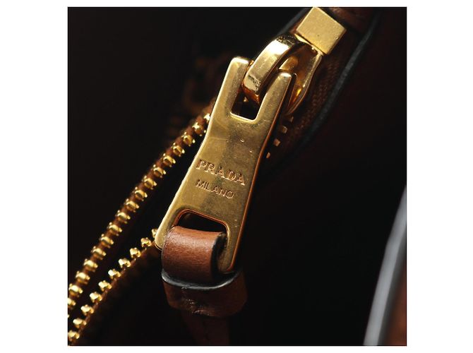 Prada 2-Way Handtasche aus braunem Leder - Ansicht 10