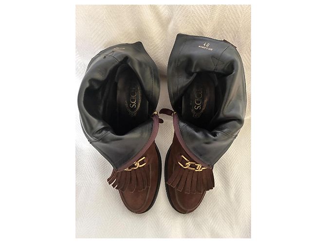 Tod's Wildleder Stiefeletten mit Goldkette - Ansicht 7