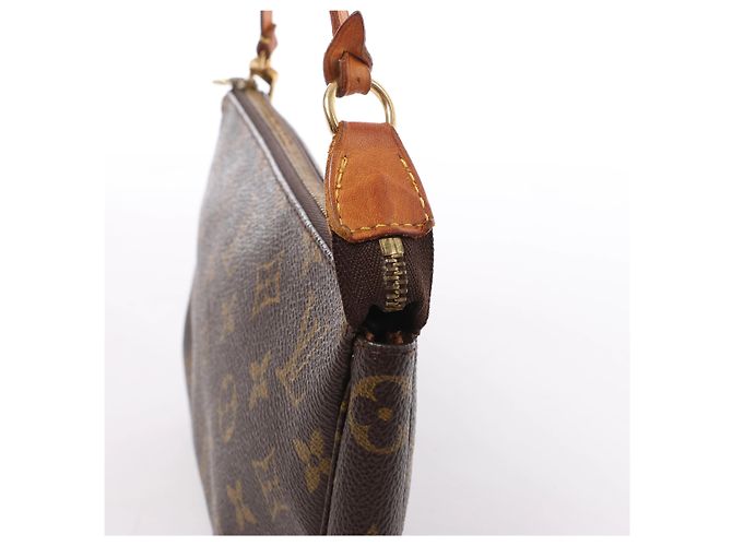 Louis Vuitton Pochette Accessoir Monogram Canvas Handbag in Brown M51980 - vista 4