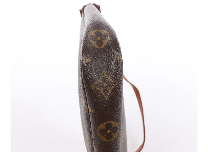 Louis Vuitton Pochette Accessoir Monogram Canvas Handbag in Brown M51980 - vista 8