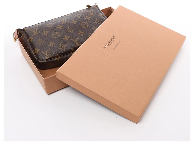 Louis Vuitton Pochette Accessoire Monogram Handbag in Brown M51980 - vista 11