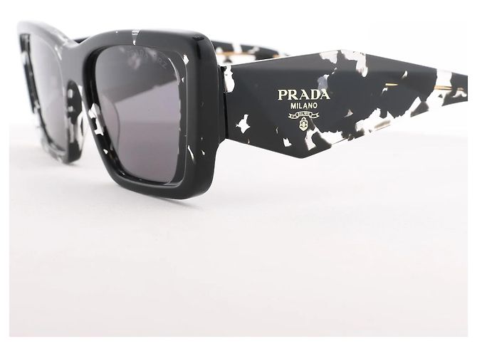 Óculos de Sol Prada Cat Eye-Frame em Black PR 08Y - vista 2