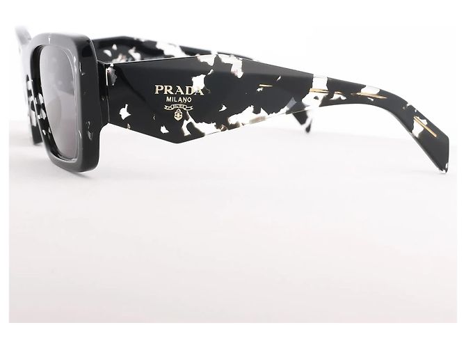 Óculos de Sol Prada Cat Eye-Frame em Black PR 08Y - vista 3