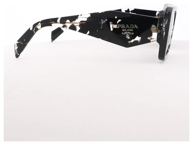 Óculos de Sol Prada Cat Eye-Frame em Black PR 08Y - vista 6