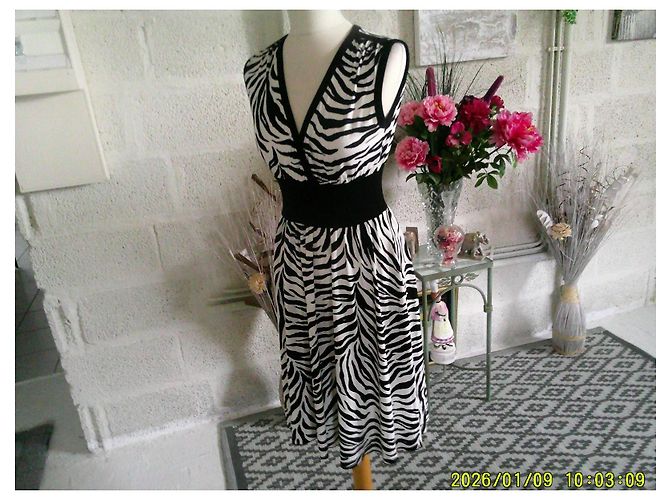 Autre Marque Les Filles de PARIS Viskosekleid Zebra-Print Schwarz-Weiß - Ansicht 3