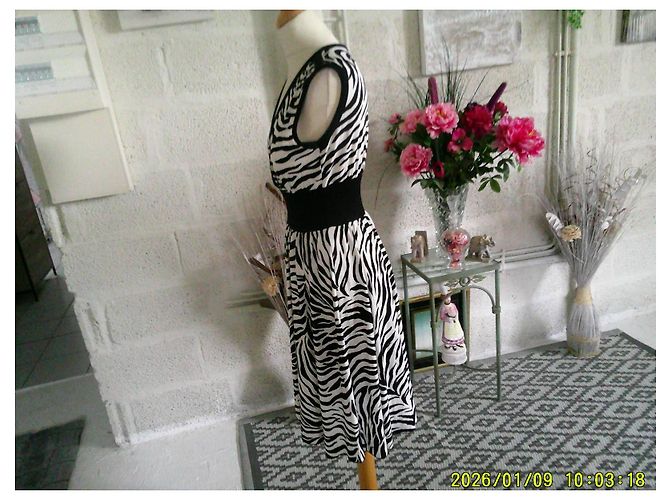 Autre Marque Les Filles de PARIS Viskosekleid Zebra-Print Schwarz-Weiß - Ansicht 4