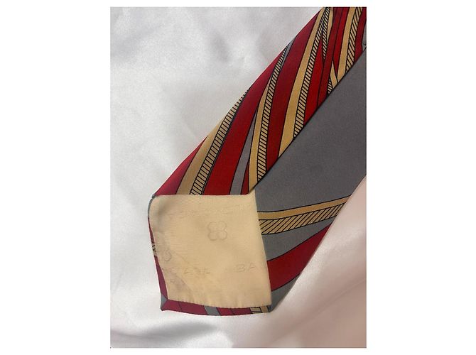 Balenciaga Seidenkrawatte mit rot-gold gestreiftem Print - Ansicht 5