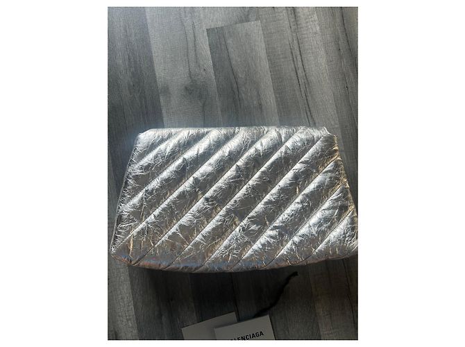 Balenciaga Silberne gesteppte Leder-Clutch - Ansicht 8