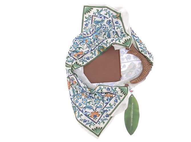 Farm Rio Satin-Tasche mit Blumen-Tuch - Ansicht 3