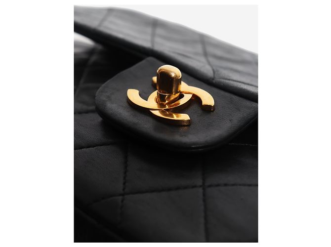 Chanel Borsa Classic Double Flap 1989 medium in pelle d'agnello nera - vista 6