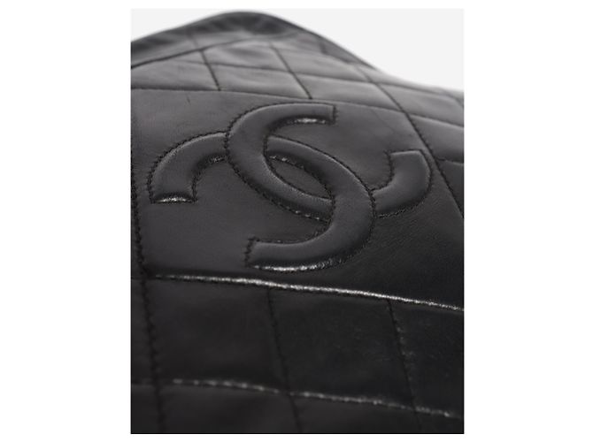 Chanel Schultertasche Vintage 1991 aus gestepptem Lammleder mit Quaste, schwarz - Ansicht 6