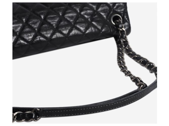 Chanel Bolsa de ombro acolchoada em pele de cordeiro preta 2010 - vista 5