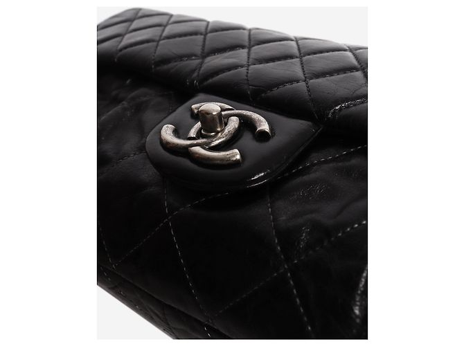 Chanel Bolsa de ombro acolchoada em pele de cordeiro preta 2010 - vista 6